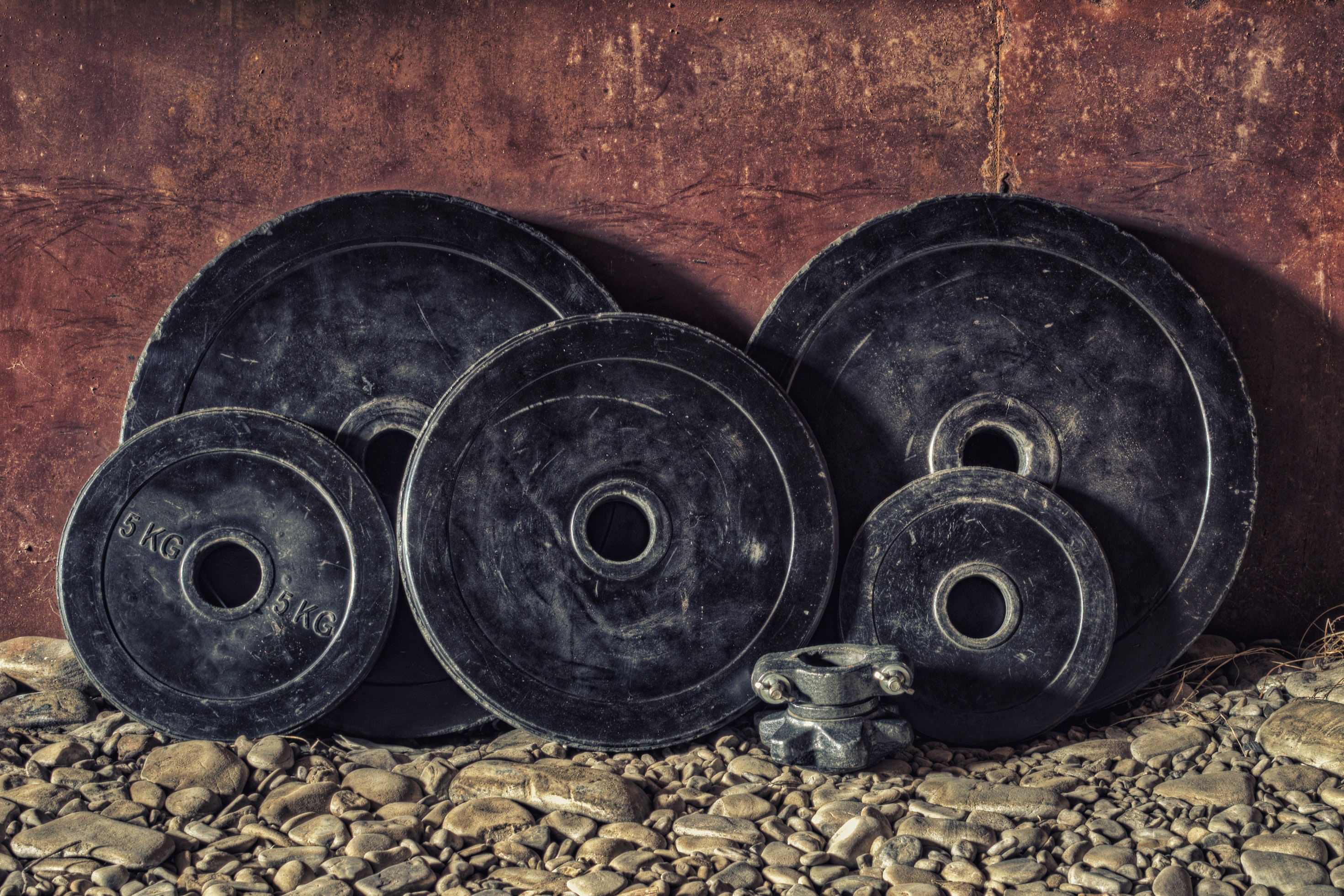 black-bumper-plates-dirty-161557.jpg